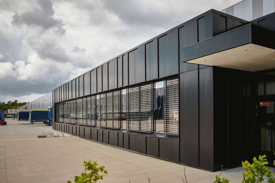 Environmentally friendly logistics building clad with façade cassettes, Hedelandsvej 28B, 2640 Hedehusene, Denmark